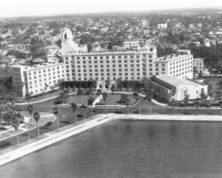 Aerial view of the Vinoy Hotel, c. 1935. Looking north from the Vinoy Basin. P00313