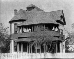 House of St. Pete pioneer A.T. Blocker, at 145 4th Ave NE. c. 1905